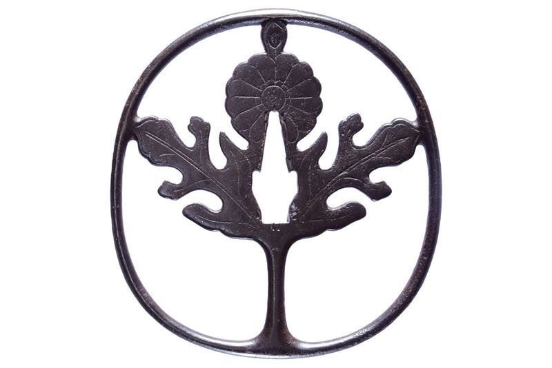 Rara tsuba attribuito alla scuola Myochin