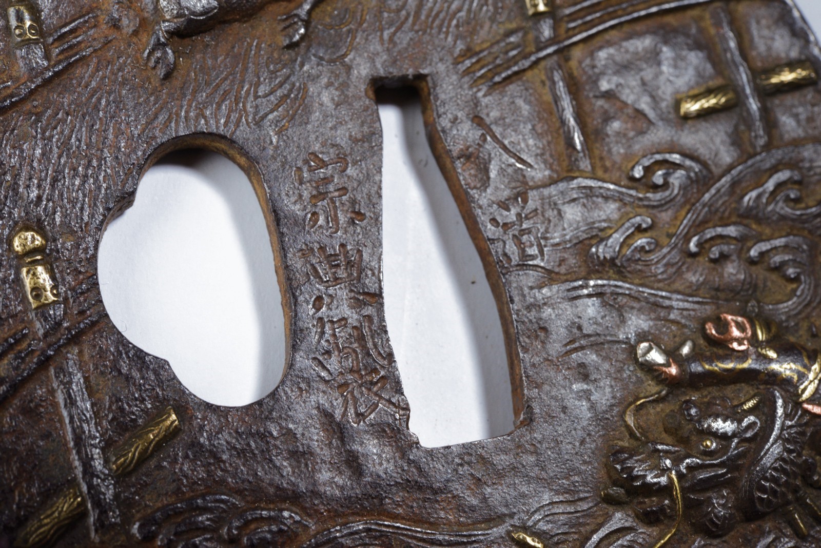 Interessante tsuba firmata Nyudo Soten Sei - Koshu Hikone ju Soheishi