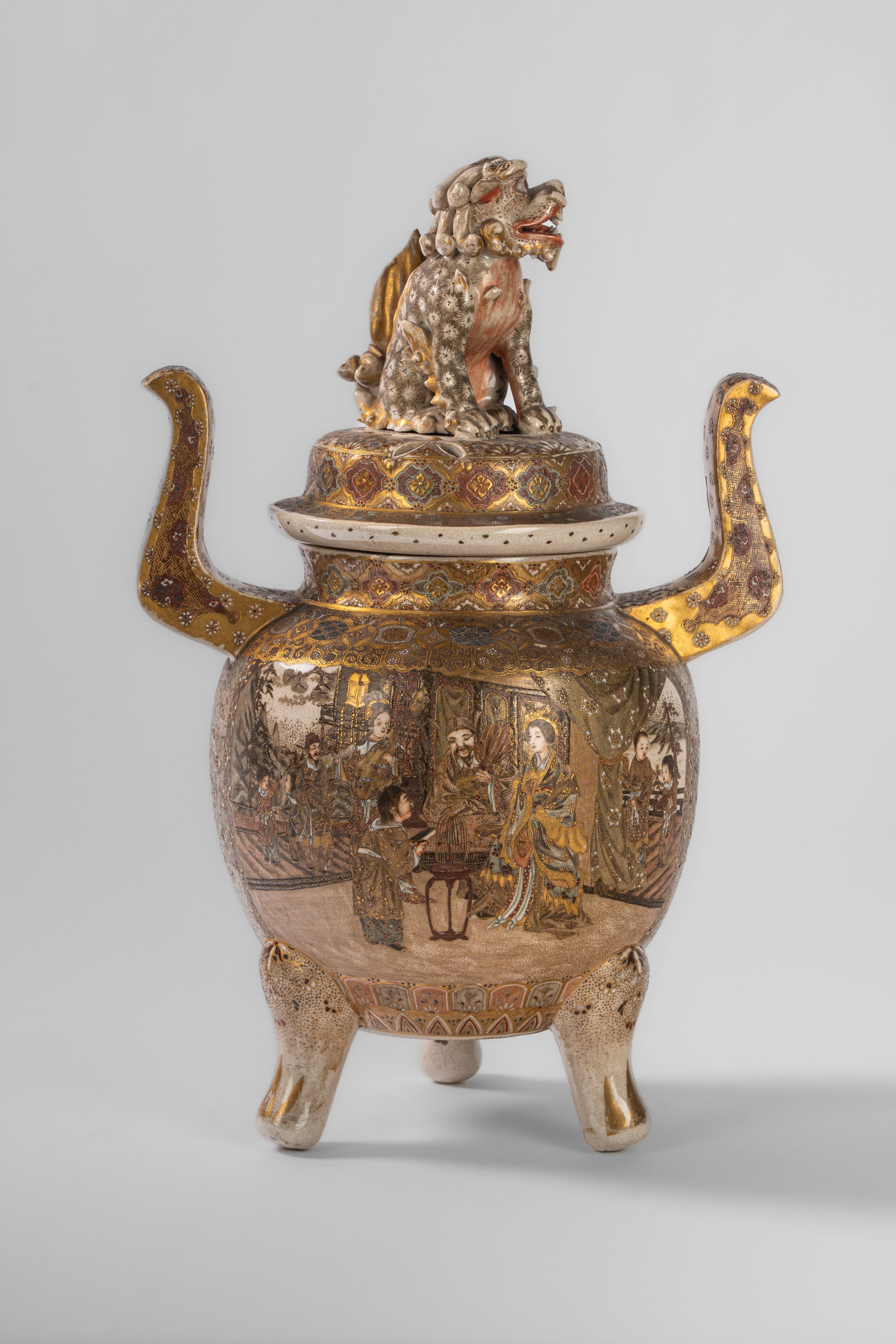 Giappone, Grande incensiere in ceramica Satsuma, epoca Meiji