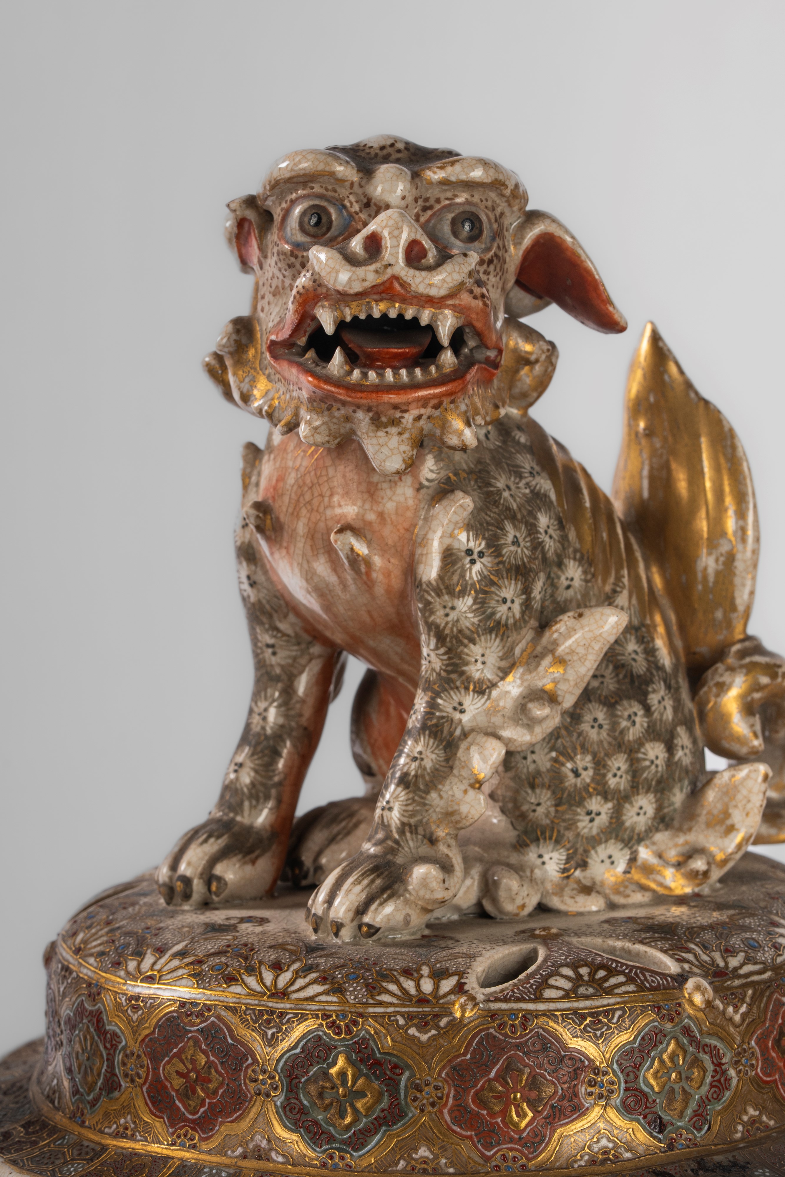 Giappone, Grande incensiere in ceramica Satsuma, epoca Meiji