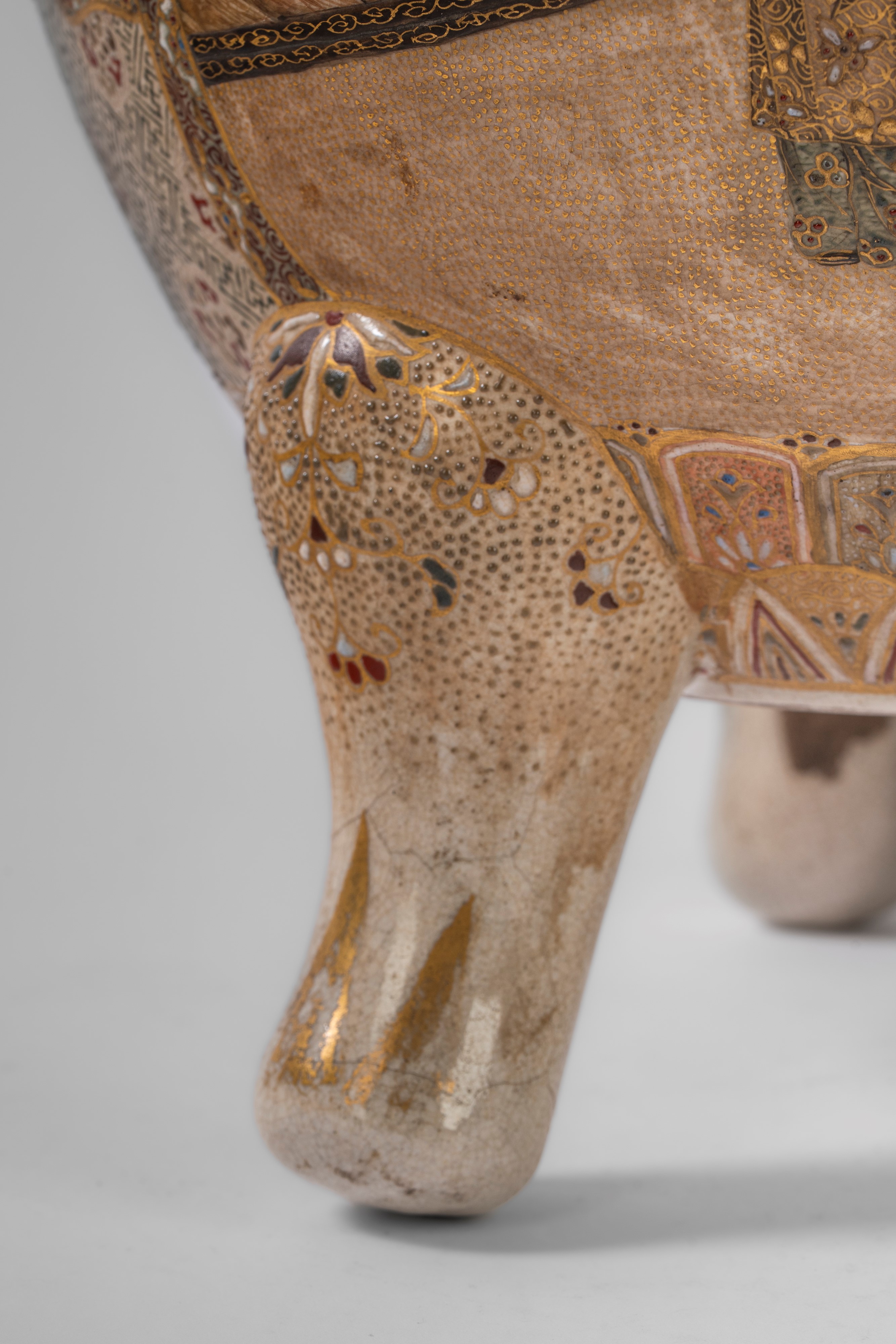 Giappone, Grande incensiere in ceramica Satsuma, epoca Meiji