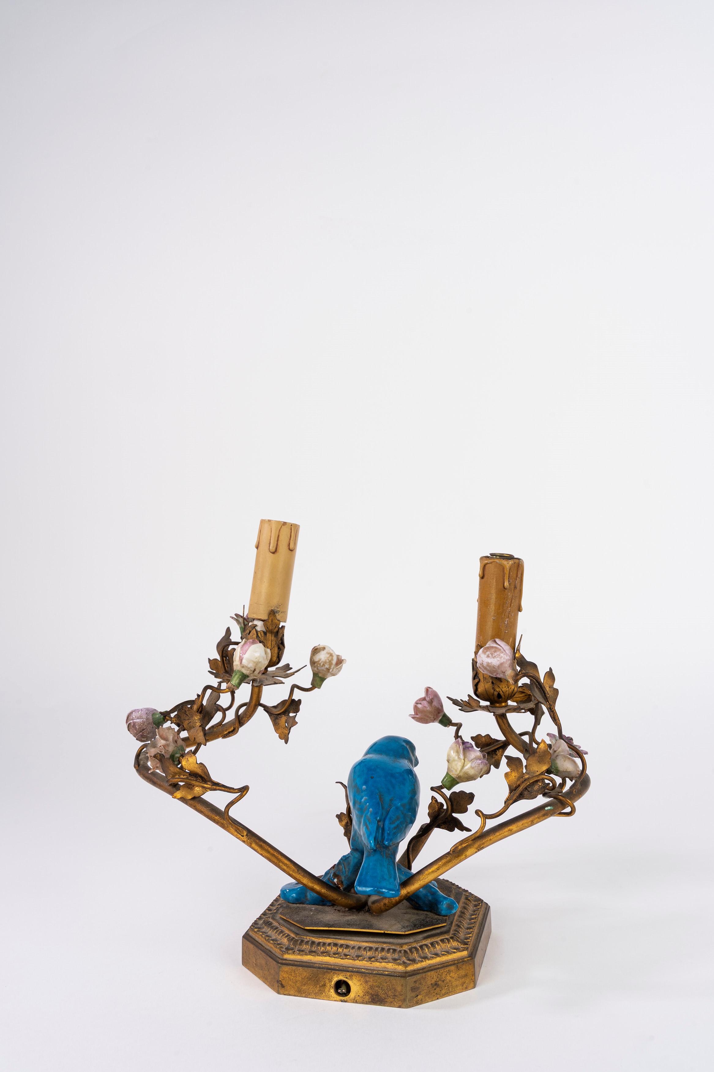 Candelabro in bronzo dorato e porcellana policroma, due luci, secolo XIX