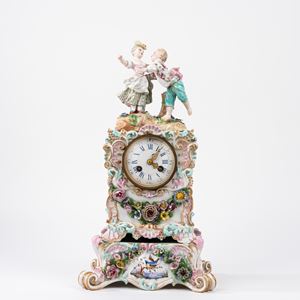 Pendola da tavolo in porcellana policroma, Meissen secolo XIX