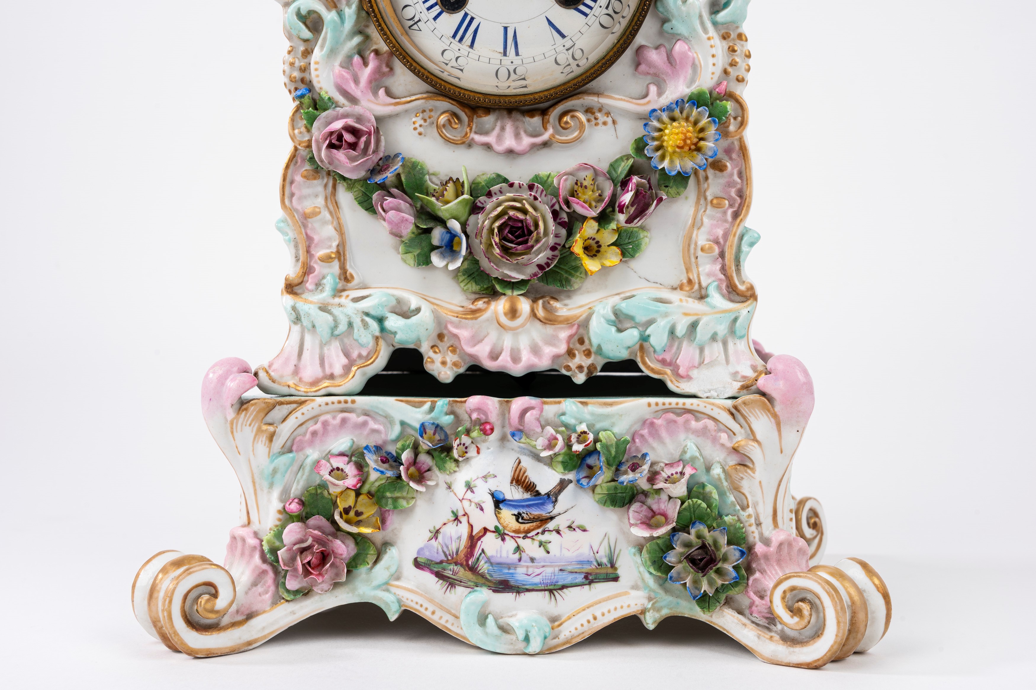 Meissen, Pendola da tavolo in porcellana policroma con coppia danzante, secolo XIX