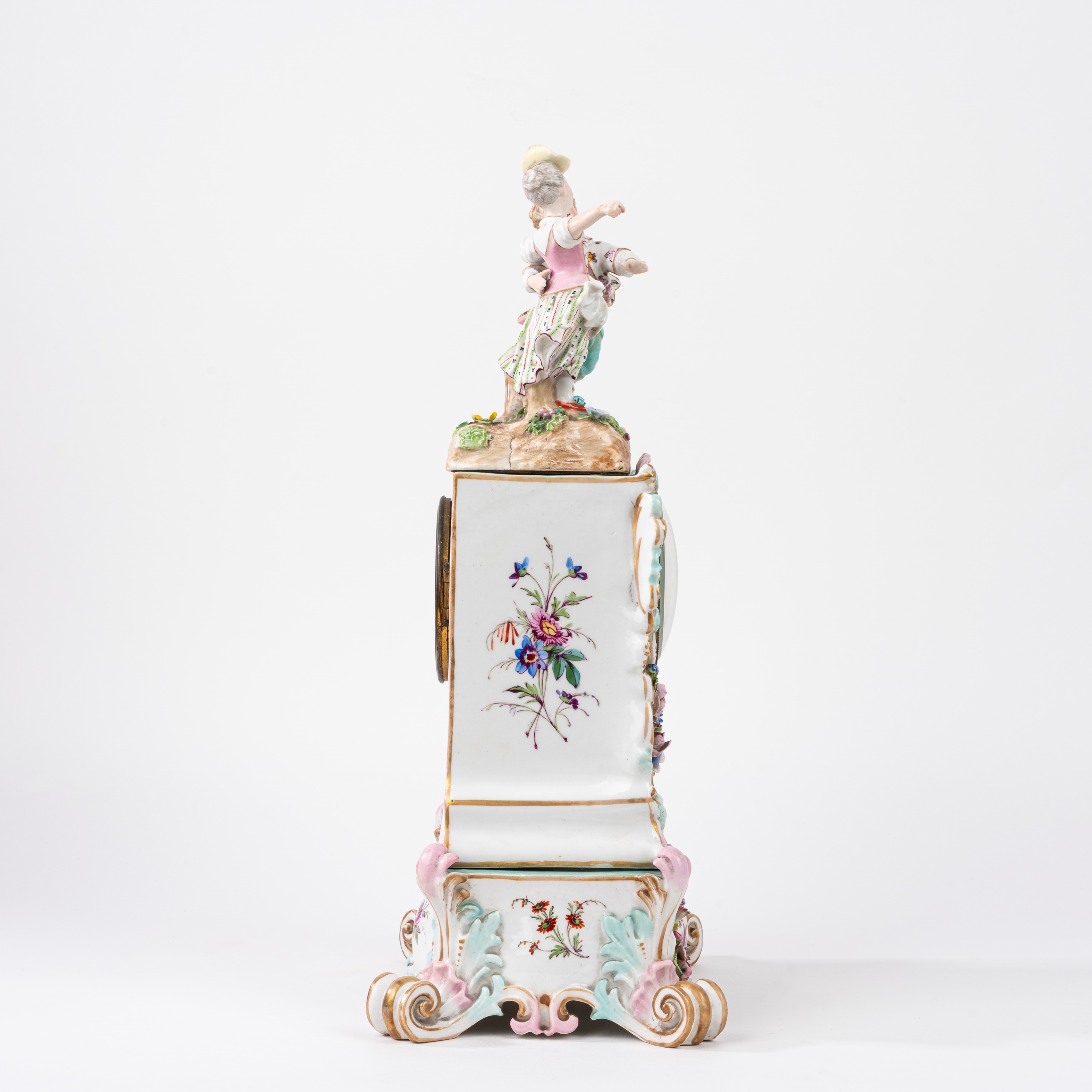 Meissen, Pendola da tavolo in porcellana policroma con coppia danzante, secolo XIX
