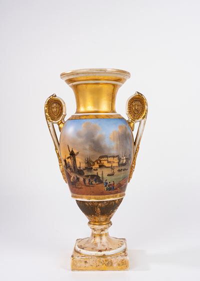 Vaso biansato in porcellana policroma e oro, Francia, XIX secolo