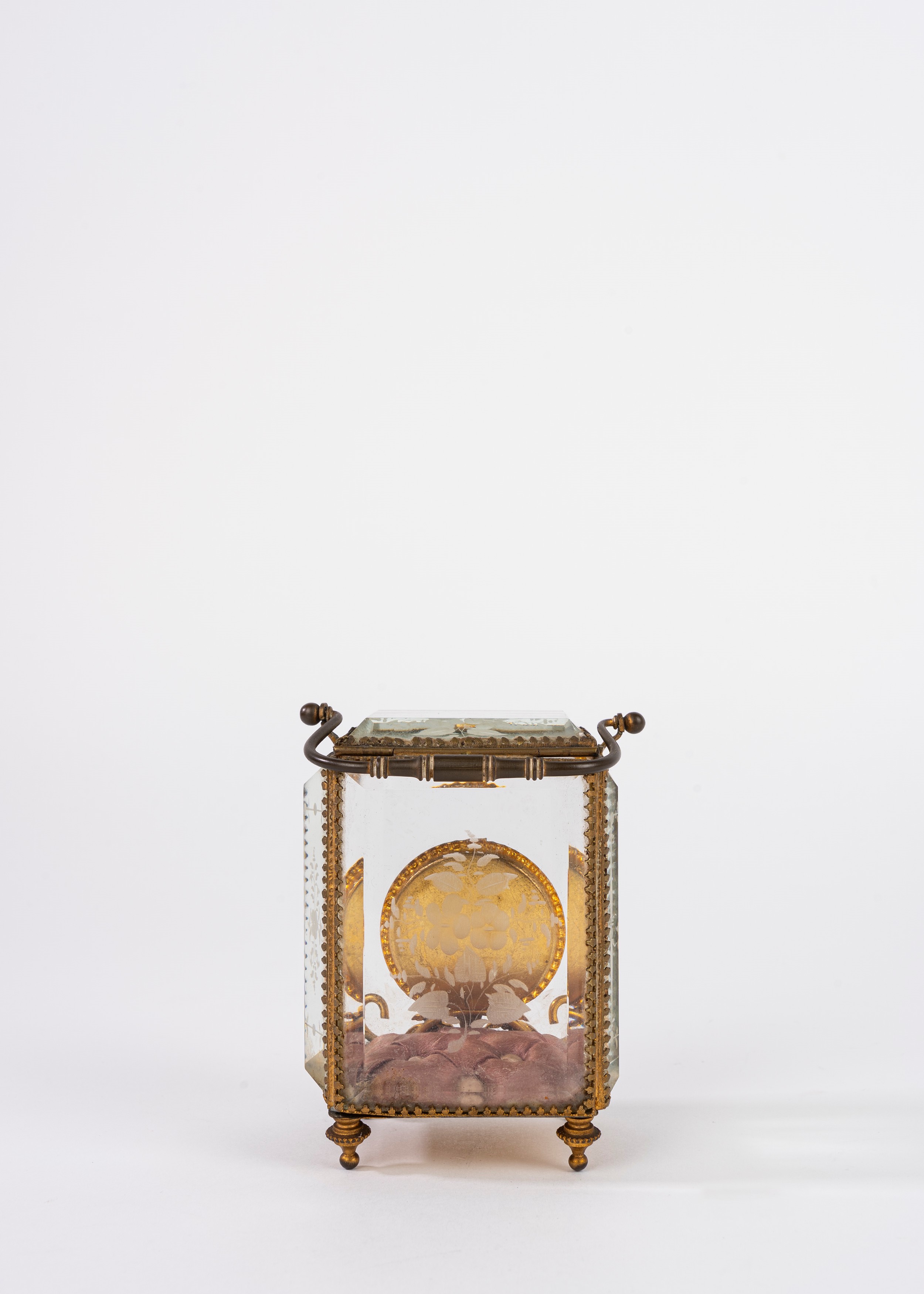 Porta orologio in bronzo dorato con teca in cristallo molato, XIX secolo