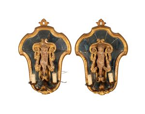 Coppia di applique in legno intagliato e dorato, con specchi al mercurio e puttini a rilievo, secoli XVIII - XIX