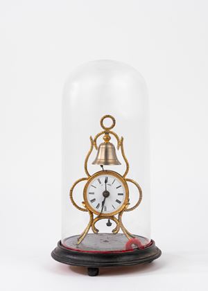 Pendoletta da tavolo in bronzo dorato con campanello