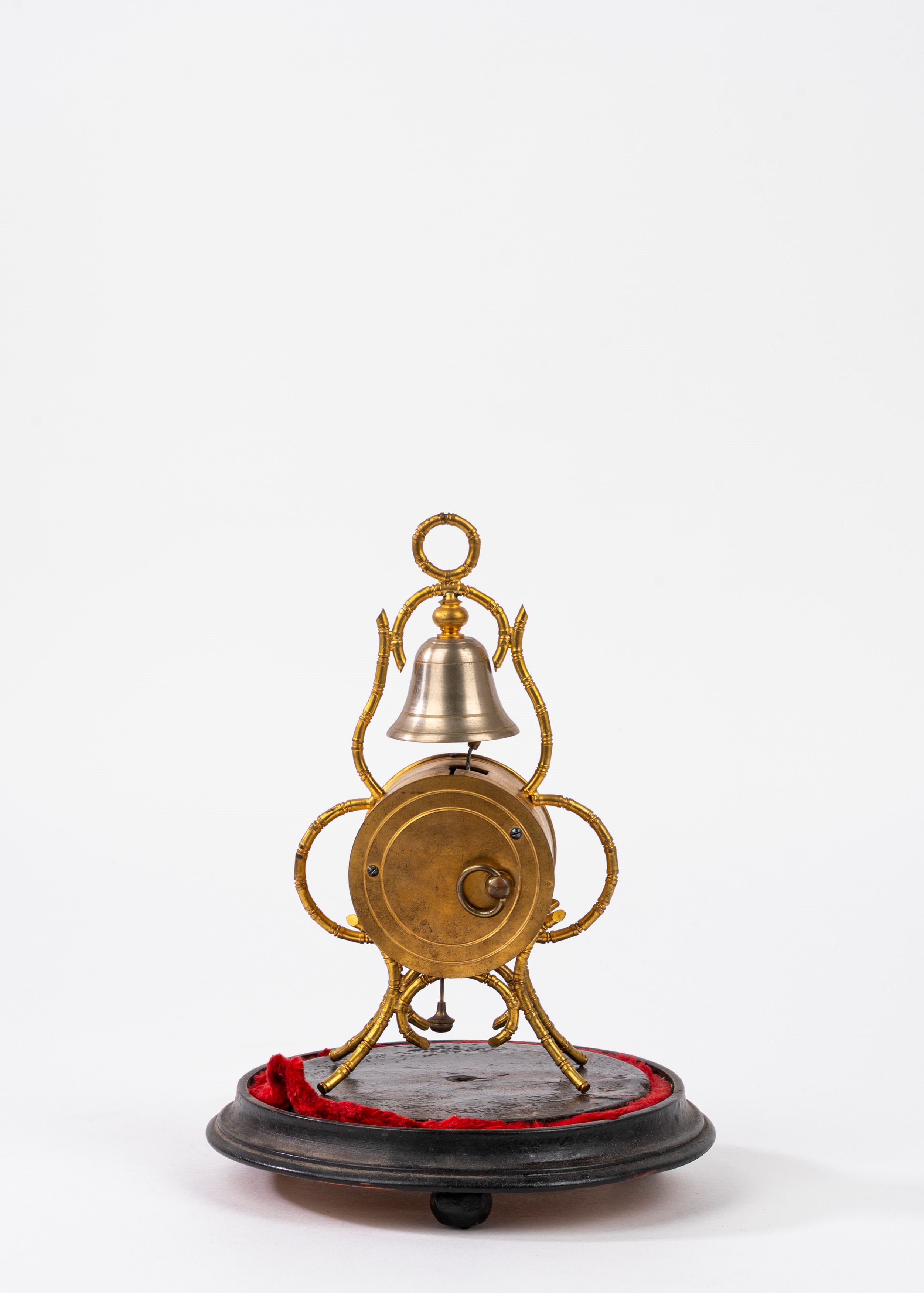Pendoletta da tavolo in bronzo dorato con campanello, base lignea e teca in vetro