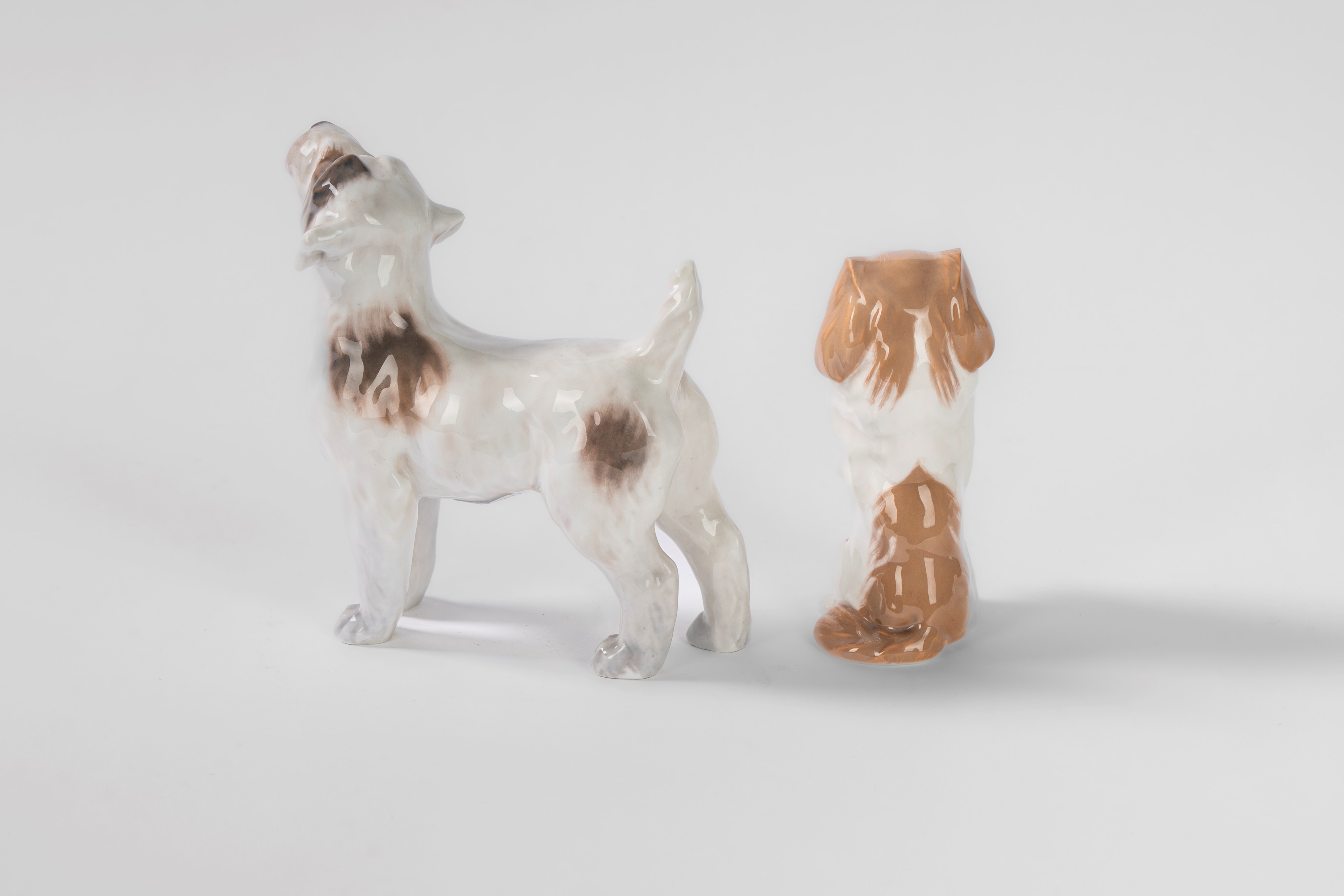 Royal Copenhagen, Due cani in porcellana policroma