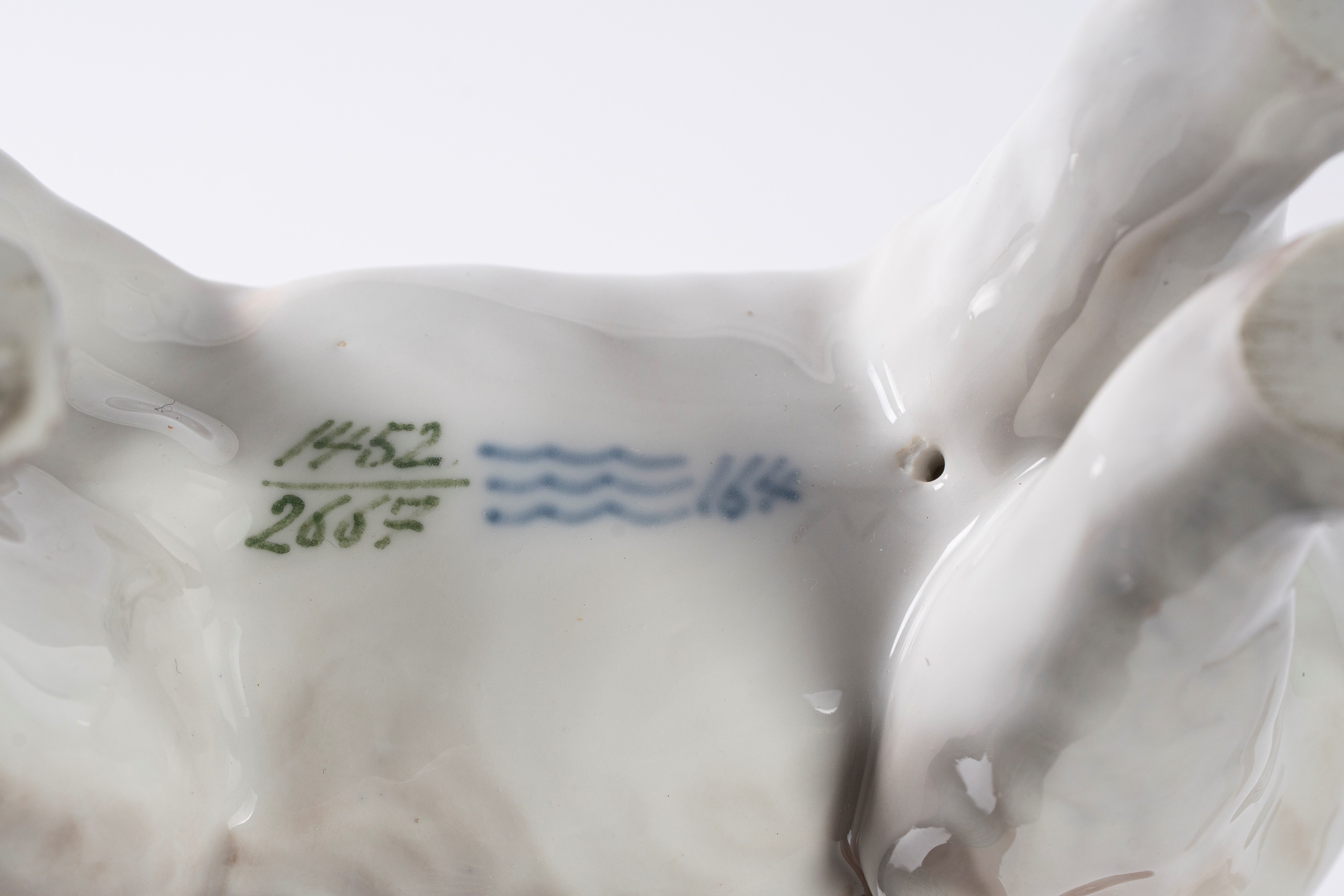 Royal Copenhagen, Due cani in porcellana policroma
