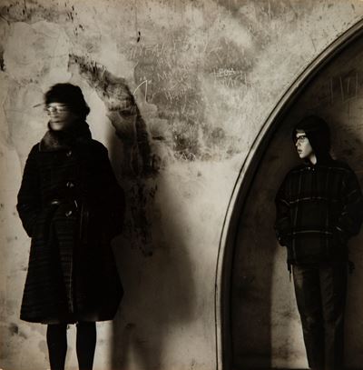 Arched Door way with Woman and Boy, stampa alla gelatina ai sali d'argento, anni 1960