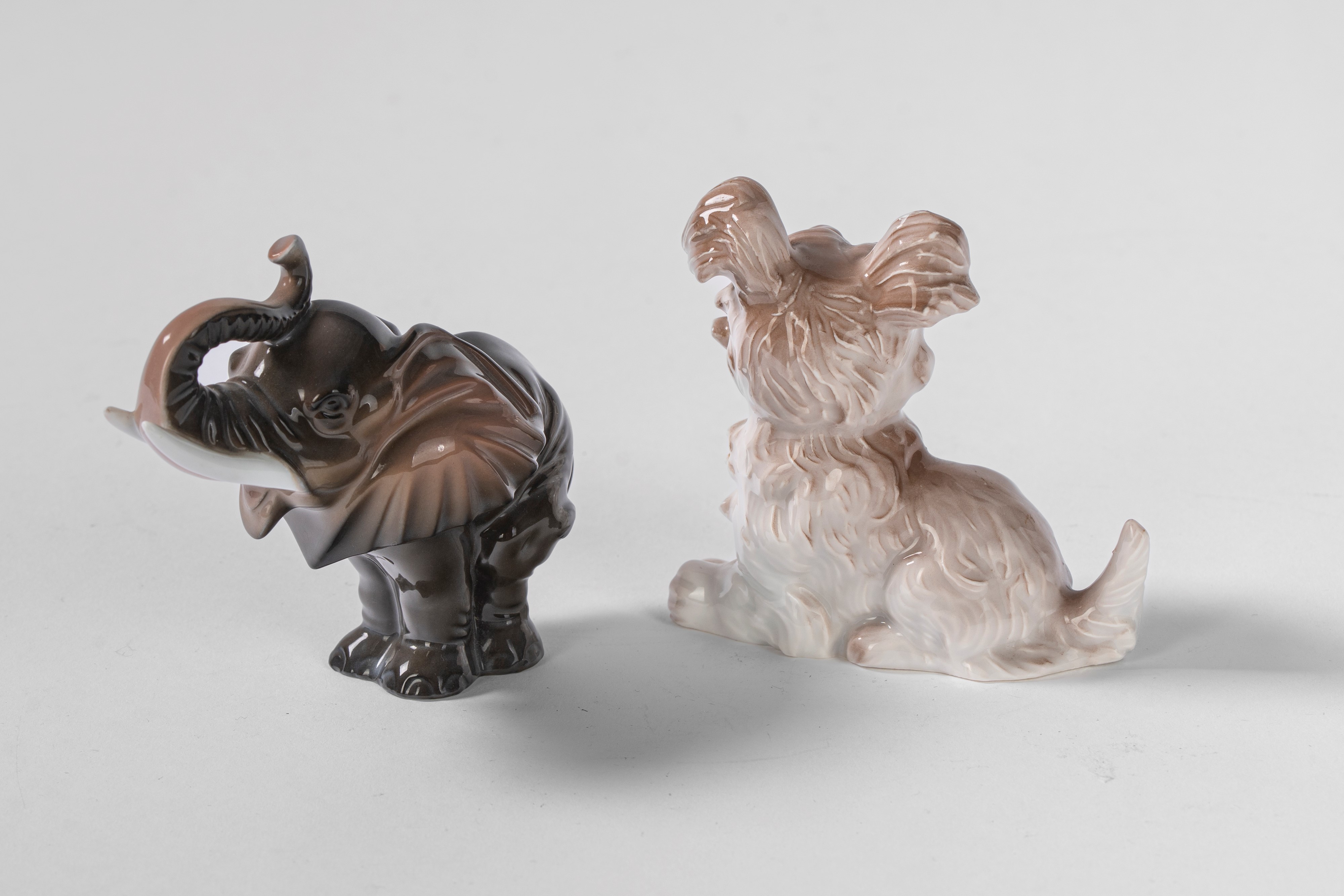 Rosenthal, Scultura in porcellana policroma di un elefantino e un Terrier