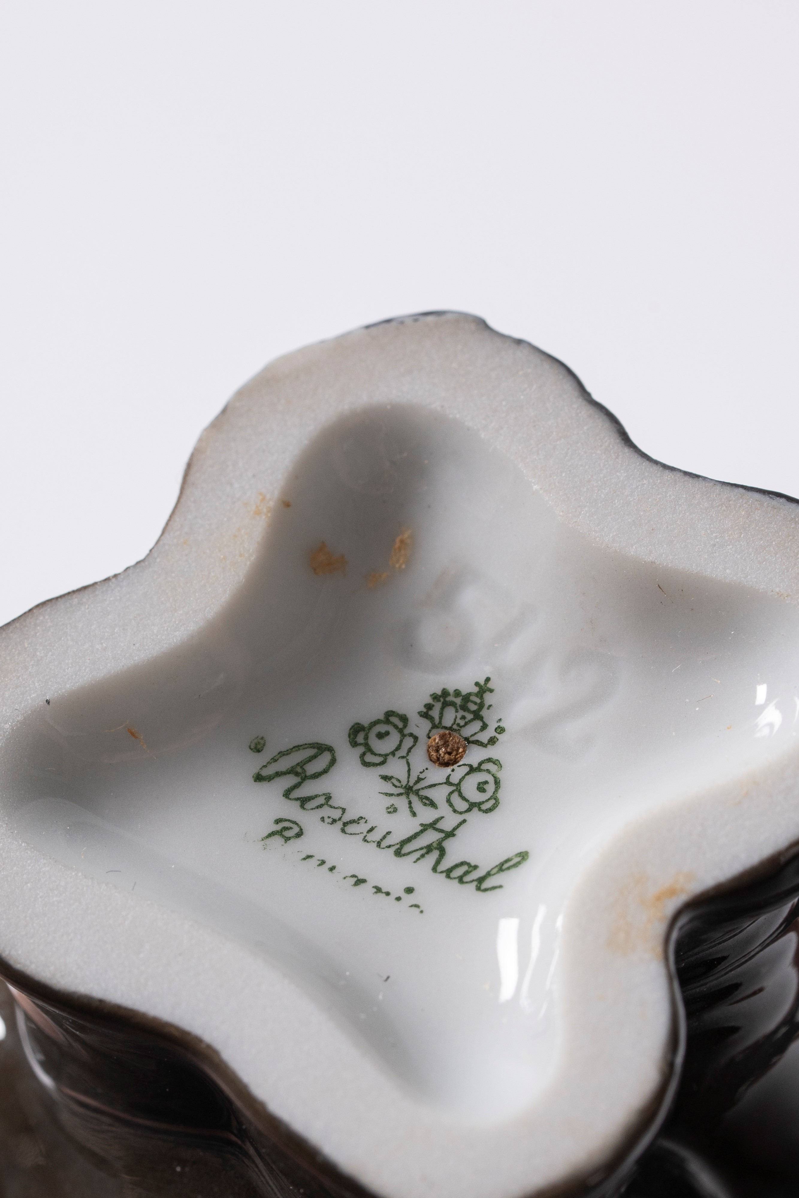 Rosenthal, Scultura in porcellana policroma di un elefantino e un Terrier