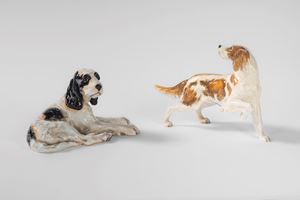 Un Setter e uno Springer Spaniel in porcellana policroma. Manifattura di Hutschenreuther, Selb, Bavaria, secolo XX e manifattura Dressel, Kister & Co., Germania, fine secolo XIX