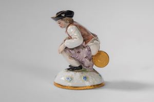 Figura satirica raffigurante "Dukatenschei&szlig;er" in porcellana policroma. Meissen, inizio secolo XX