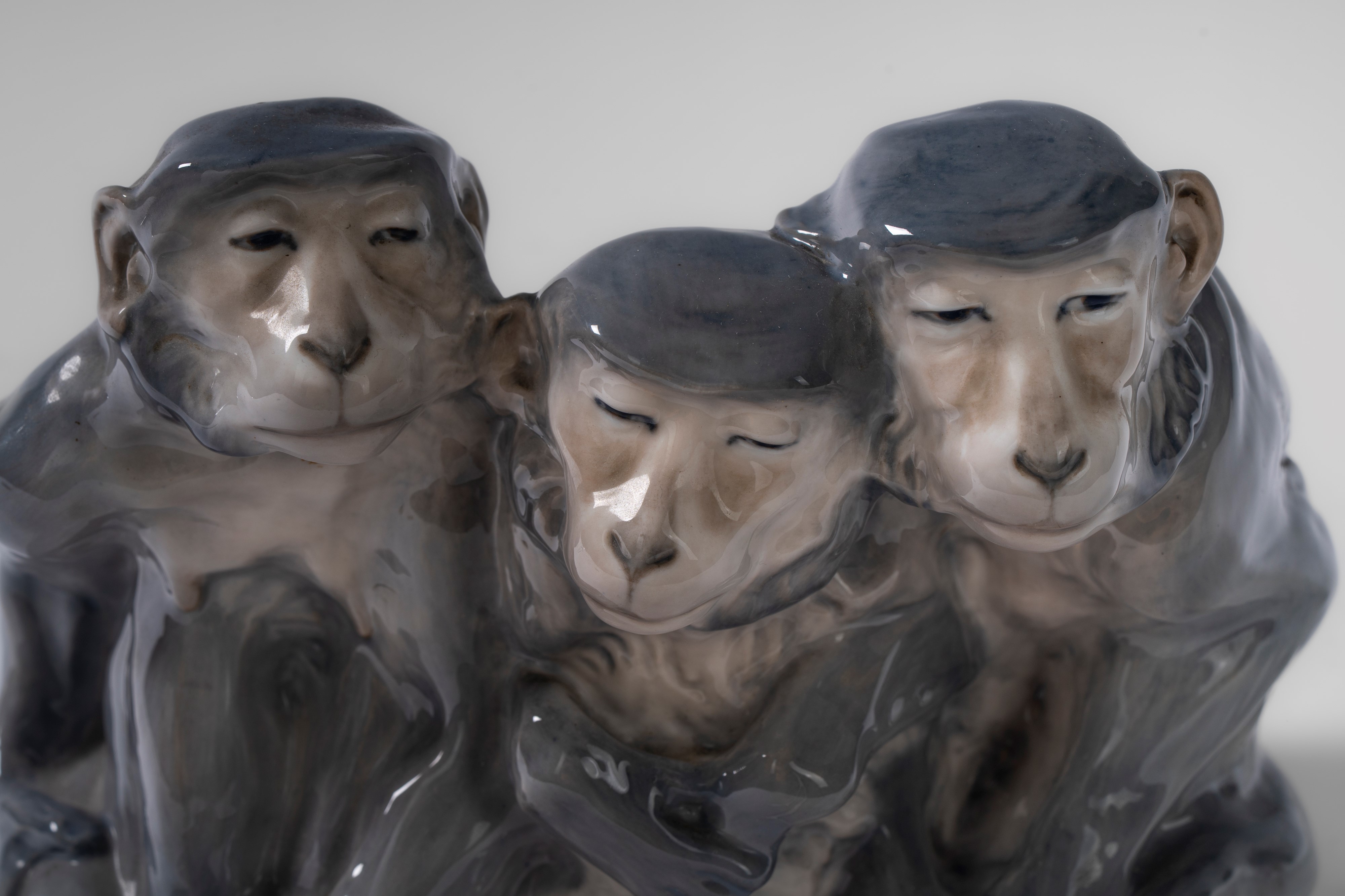 Knud Kyhn, Monkey Trio, gruppo in porcellana policroma