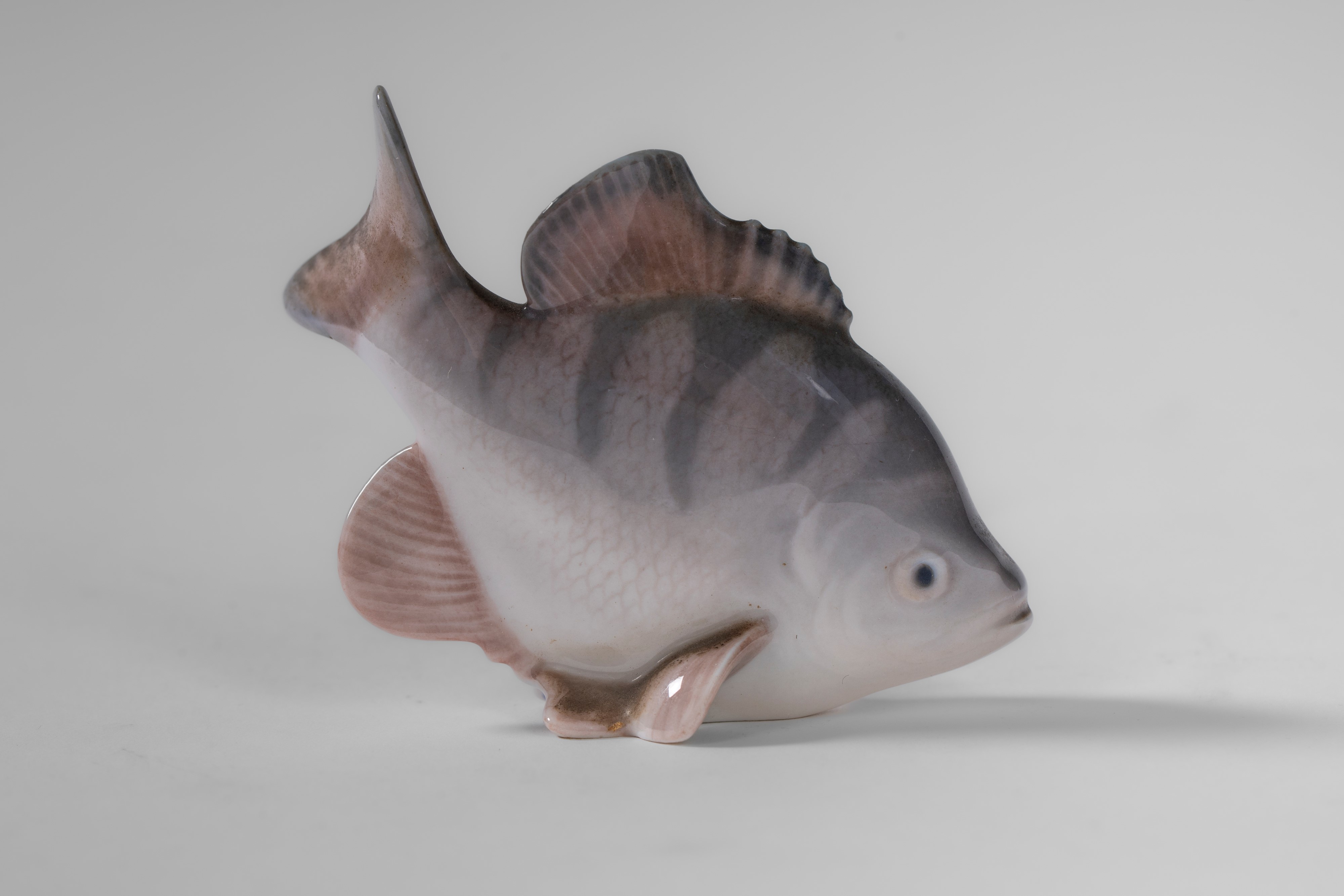 Royal Copenhagen, Piccolo pesce persico in porcellana policroma