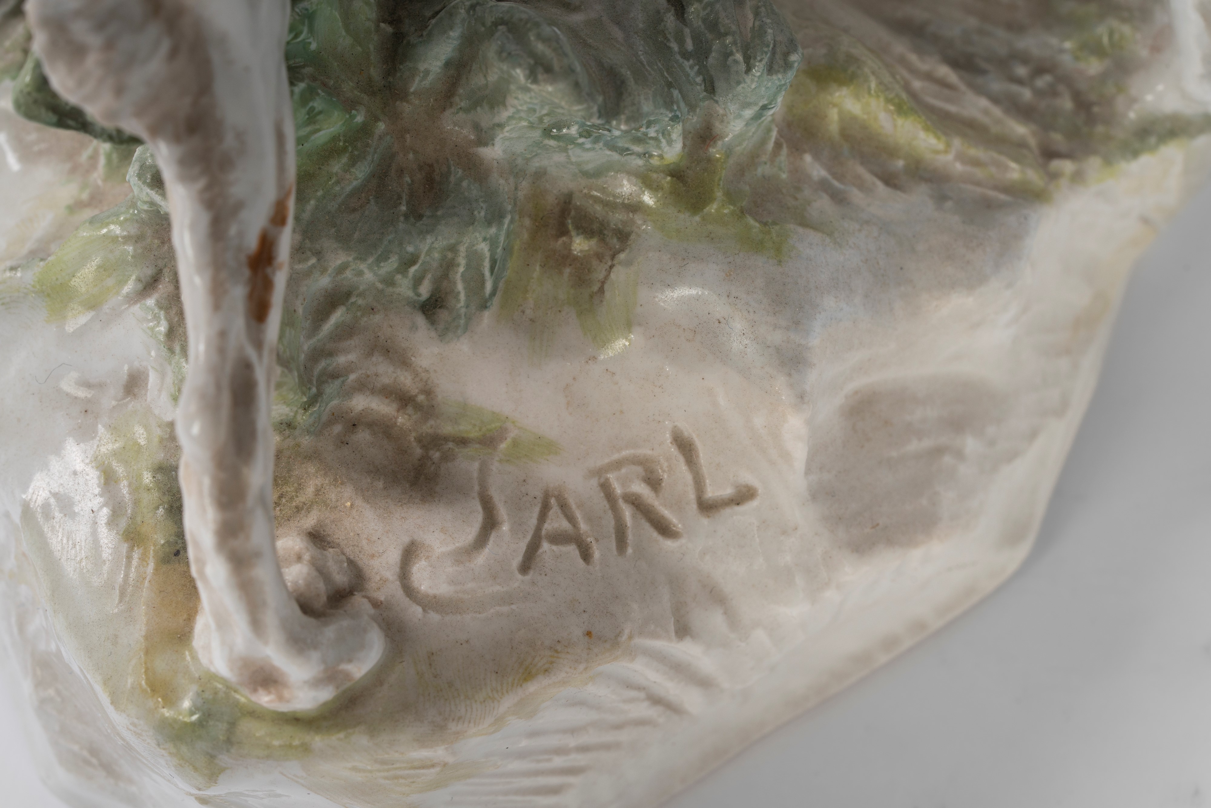 Gruppo raffigurante due cani da caccia in porcellana policroma. Otto Jarl, Meissen, inizio 1900