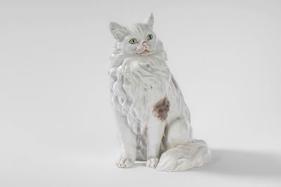 Carl Thieme, Gatto a grandezza naturale in porcellana bianca e policroma