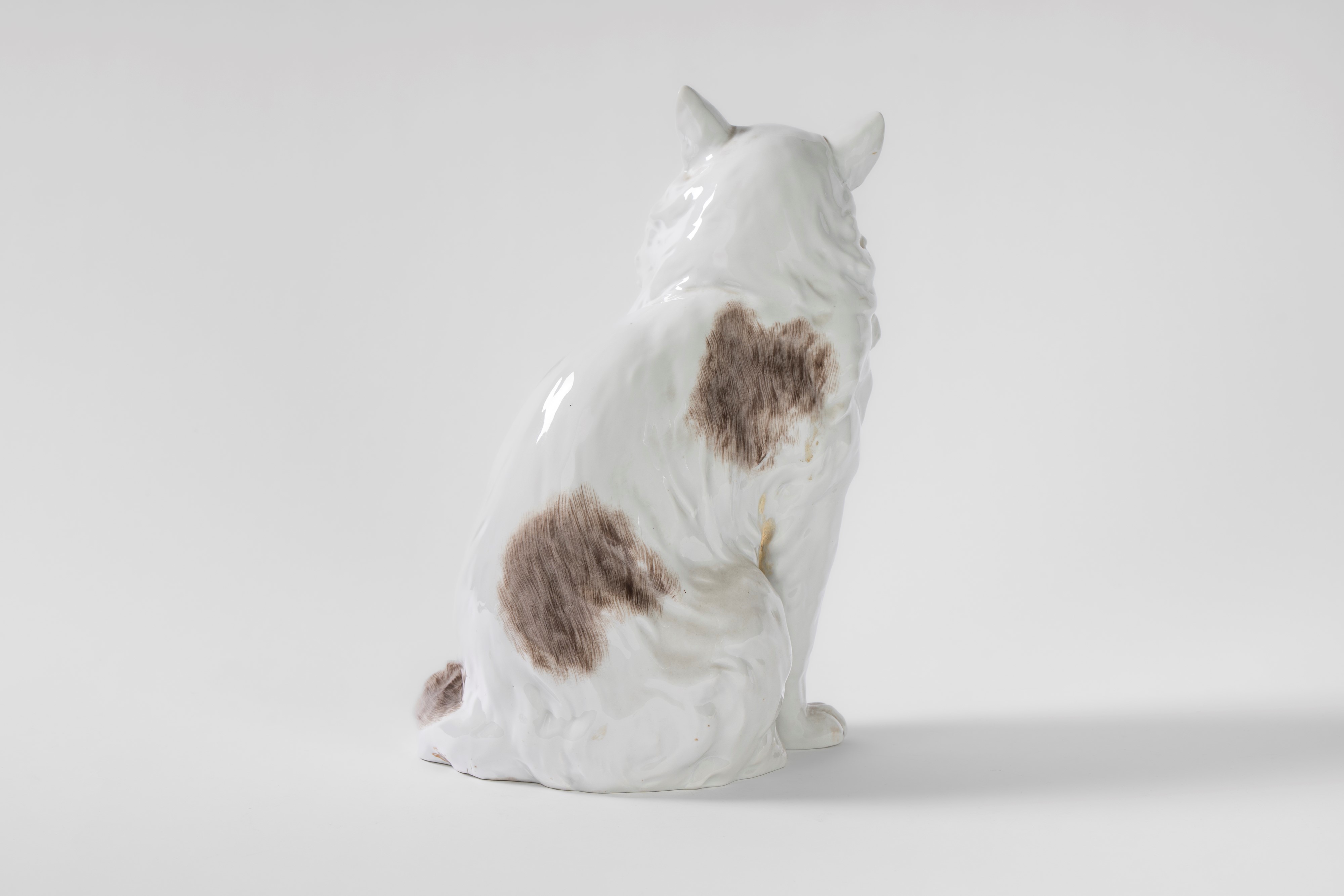 Carl Thieme, Gatto a grandezza naturale in porcellana bianca e policroma