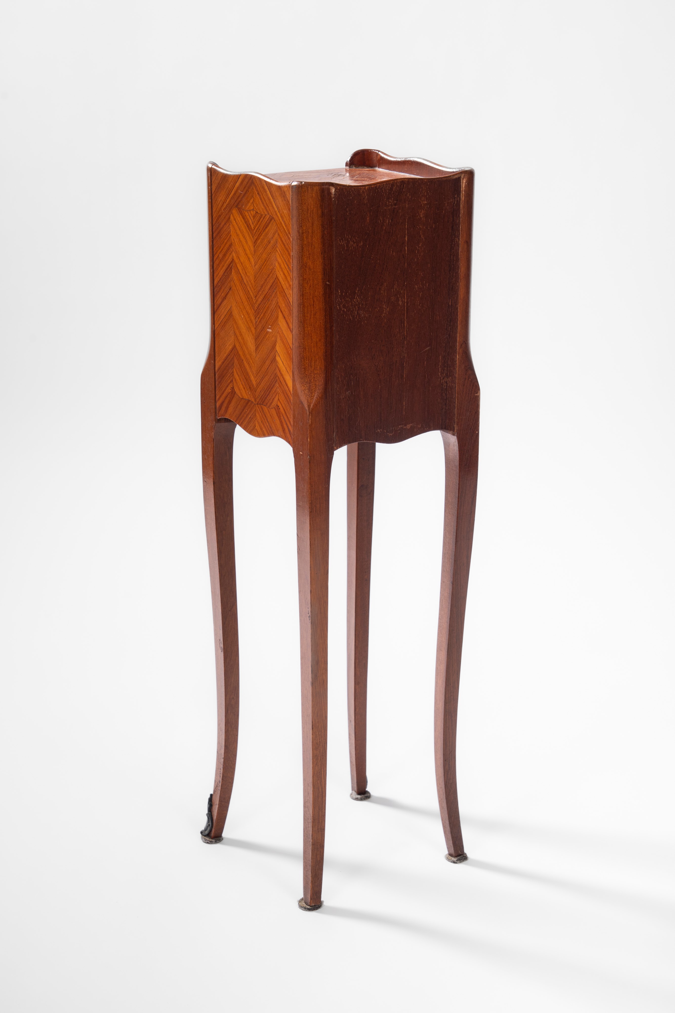 Comodino in miniatura in stile settecentesco lastronato e intarsiato