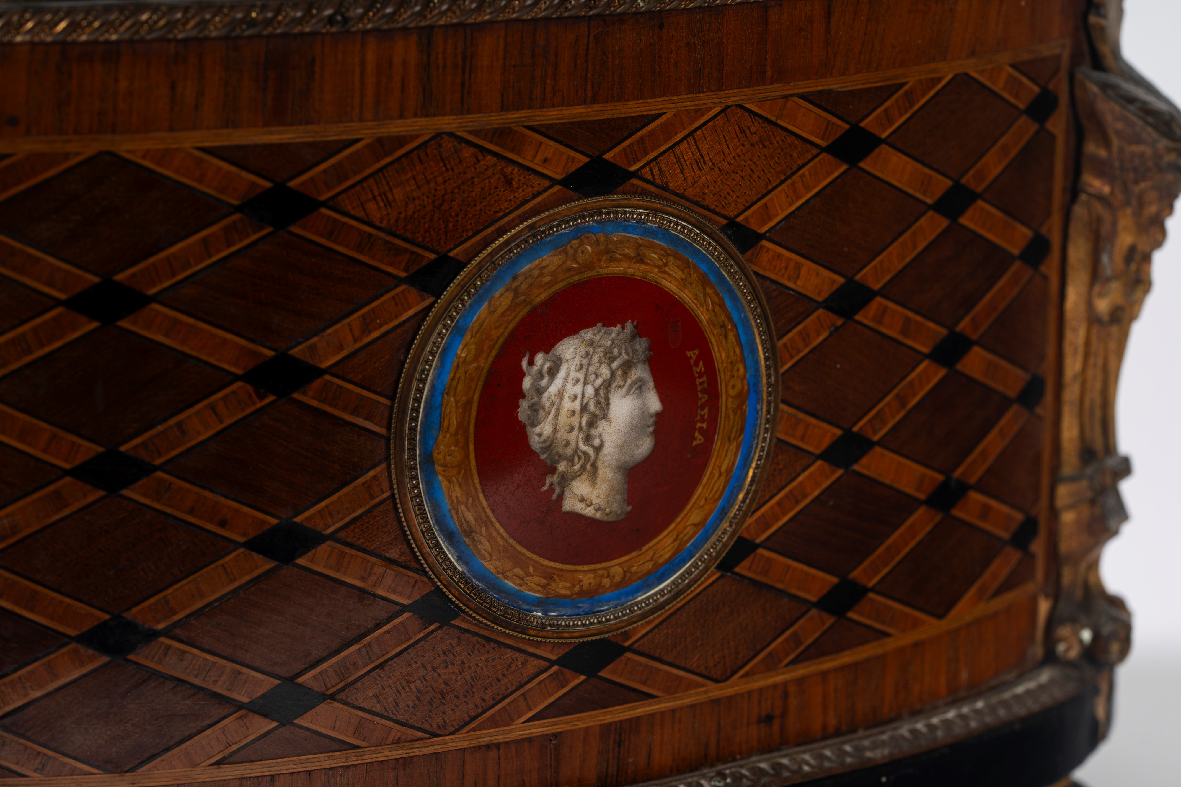 Jardinière in marqueterie con applicazioni in metallo dorato, Secolo XIX