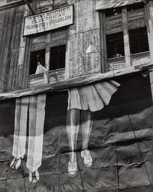 Dos Pares de Piernas (Two Pairs of Legs)