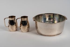 Punch set consisting of a bowl and two jugs 
