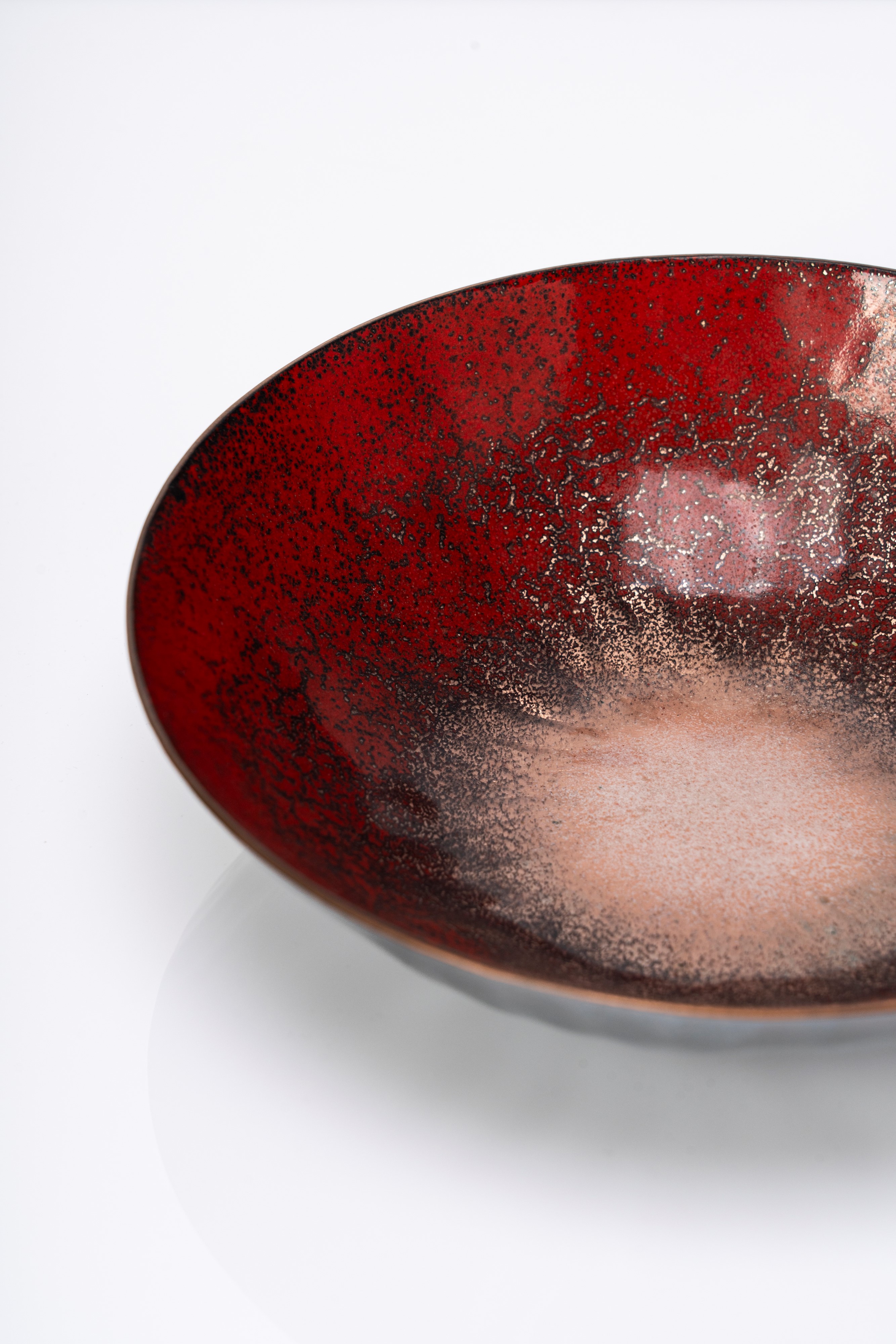 Coppa a smalti policromi su rame