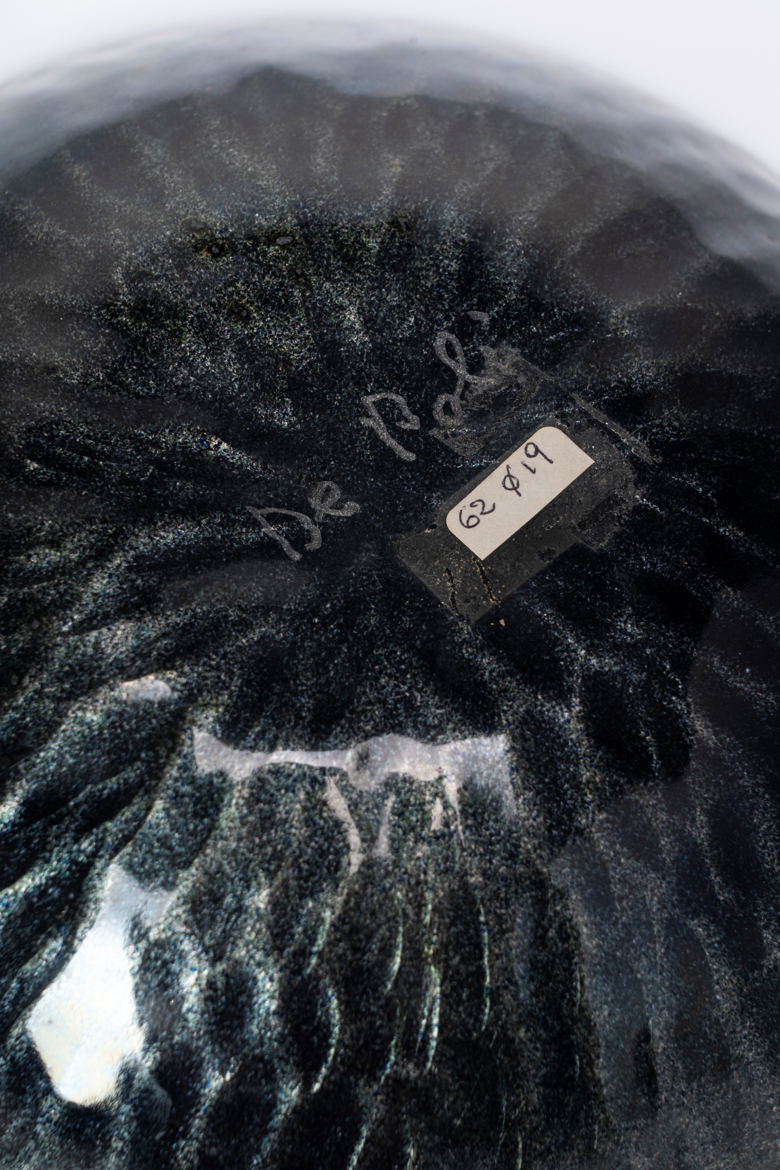 Coppa a smalti policromi su rame