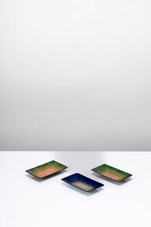 Set di tre svuotatasche a smalti policromi su rame nei toni del blu e verde