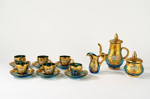 Set da caff&egrave; in vetro blu di Murano con fiori a rilievo 
