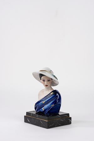 Scultura in ceramica smaltata raffigurante donna con cappello, Edoardo Tasca