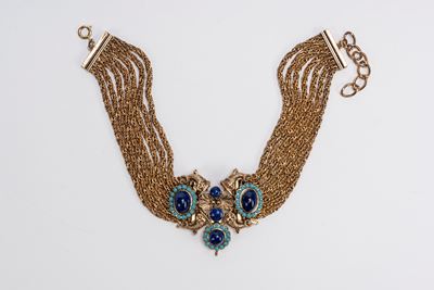 Collana choker multifilo a catena intrecciata con paste vitree blu e turchese (1970)
