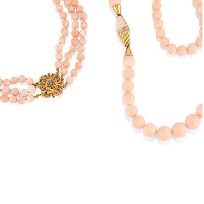 Due collane in oro giallo 18k con corallo e diamanti