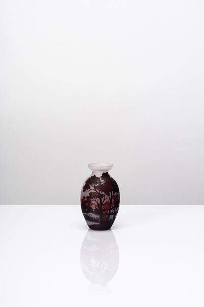 Vaso in vetro policromo lavorato all’acido con decorazione “paesaggio di Lorena”
