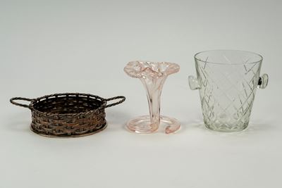 Vaso Porta Fiore a Cornucopia in Vetro di Murano Rosa, un Secchiello Biansato per il Ghiaccio e u...