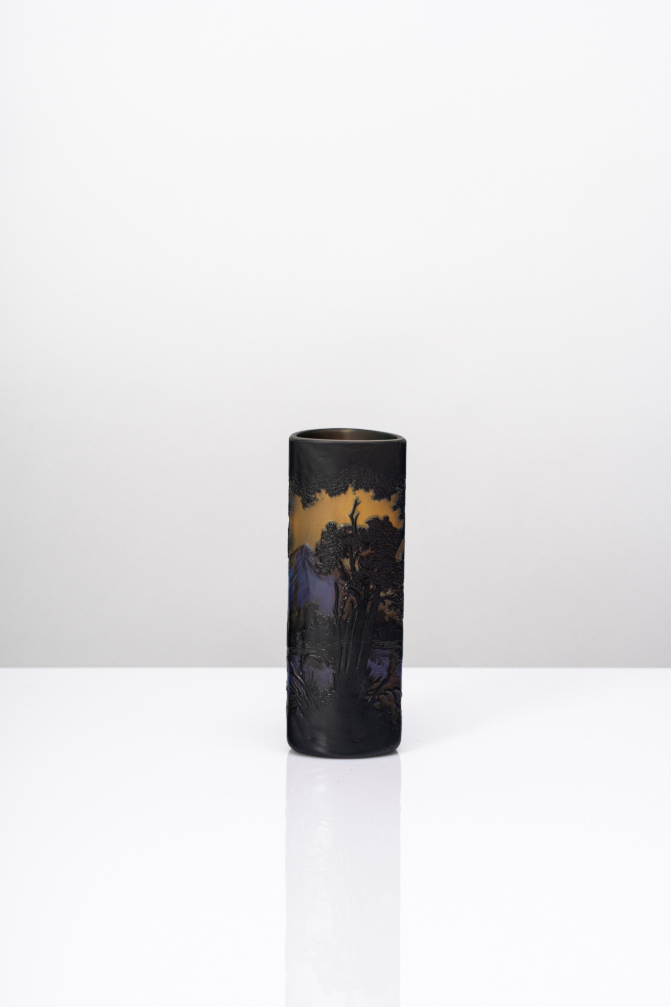 Émile Gallé - Vaso in vetro policromo inciso e decorato a paesaggio di Lorena