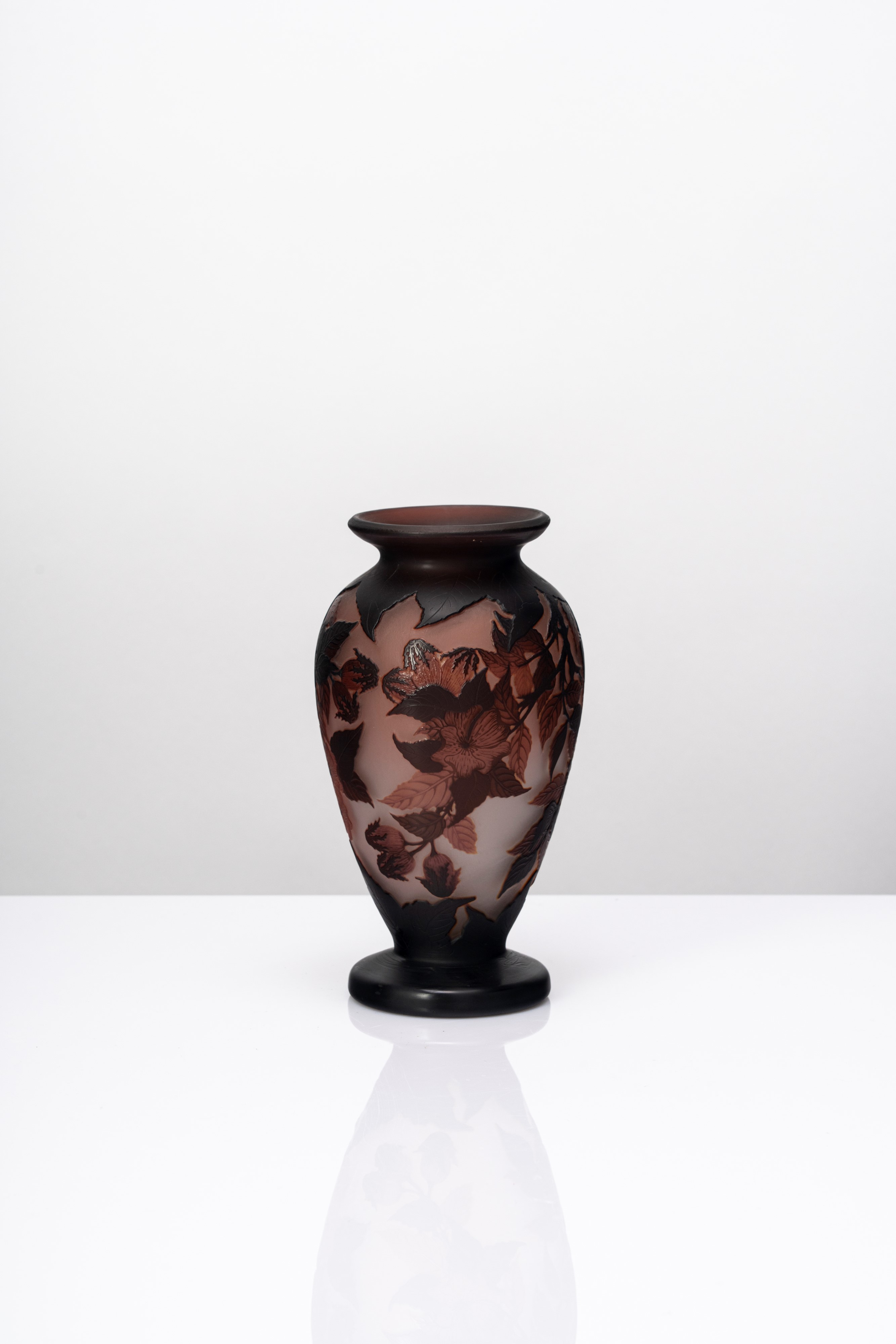 Émile Gallé - Vaso in vetro policromo inciso all’acido e decorato a ramage