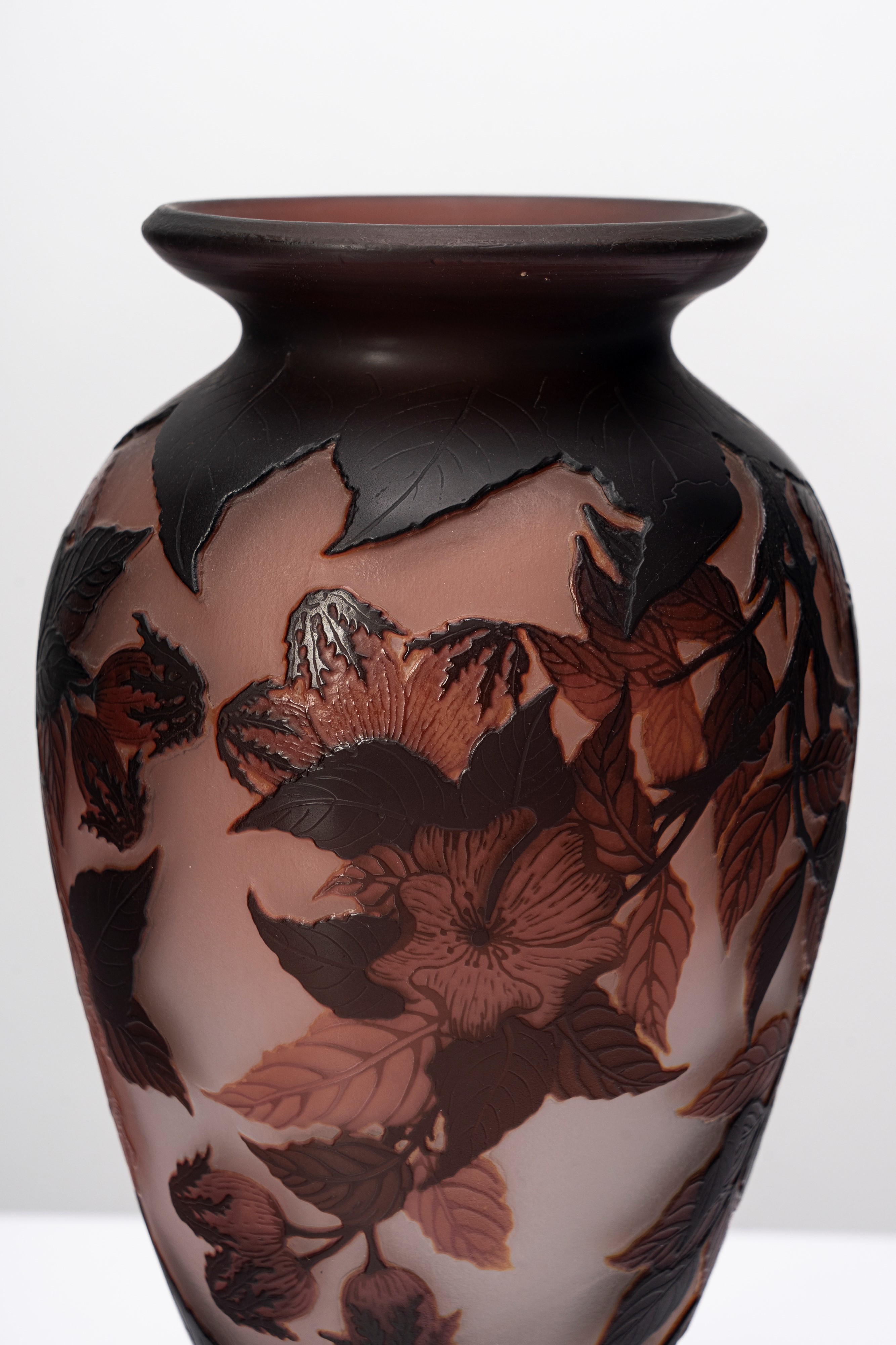 Émile Gallé - Vaso in vetro policromo inciso all’acido e decorato a ramage