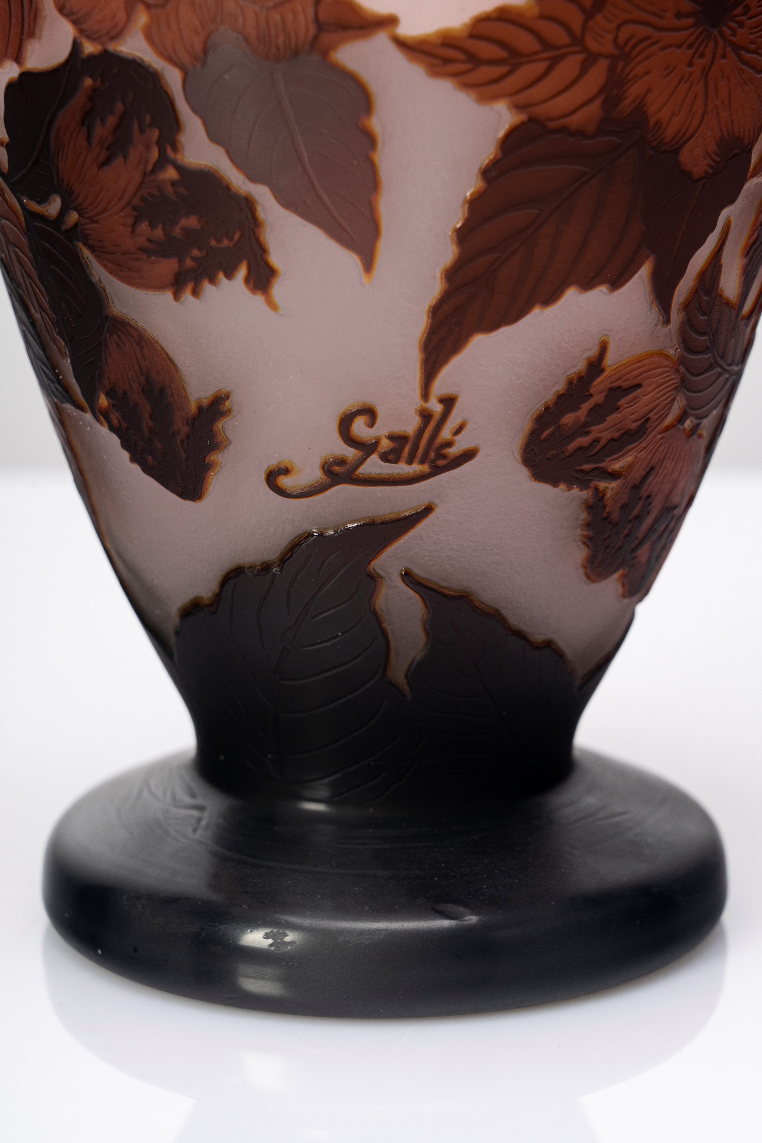 Émile Gallé - Vaso in vetro policromo inciso all’acido e decorato a ramage