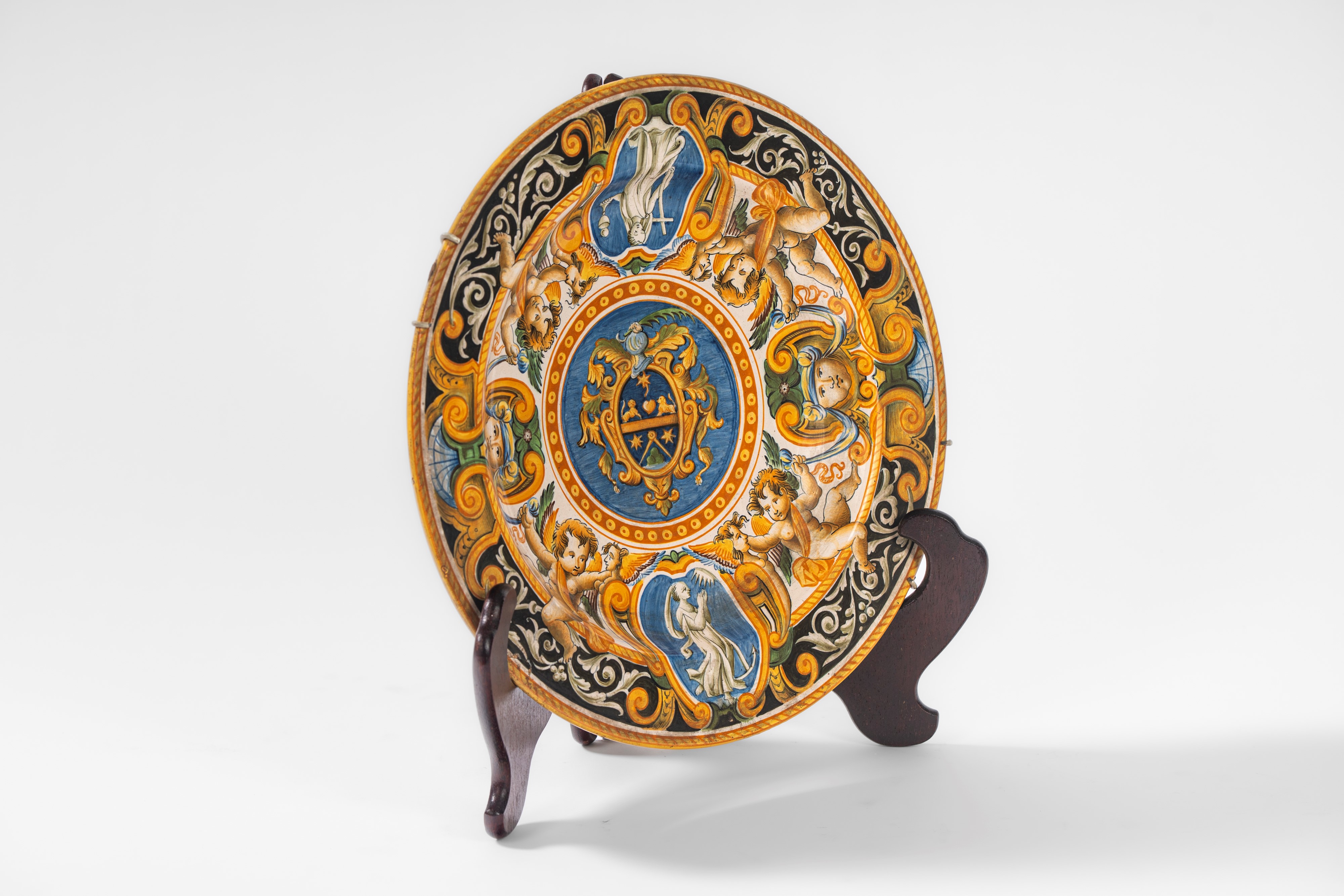 Piatto da parata in maiolica policroma, stile rinascimentale, fine XIX/XX secolo