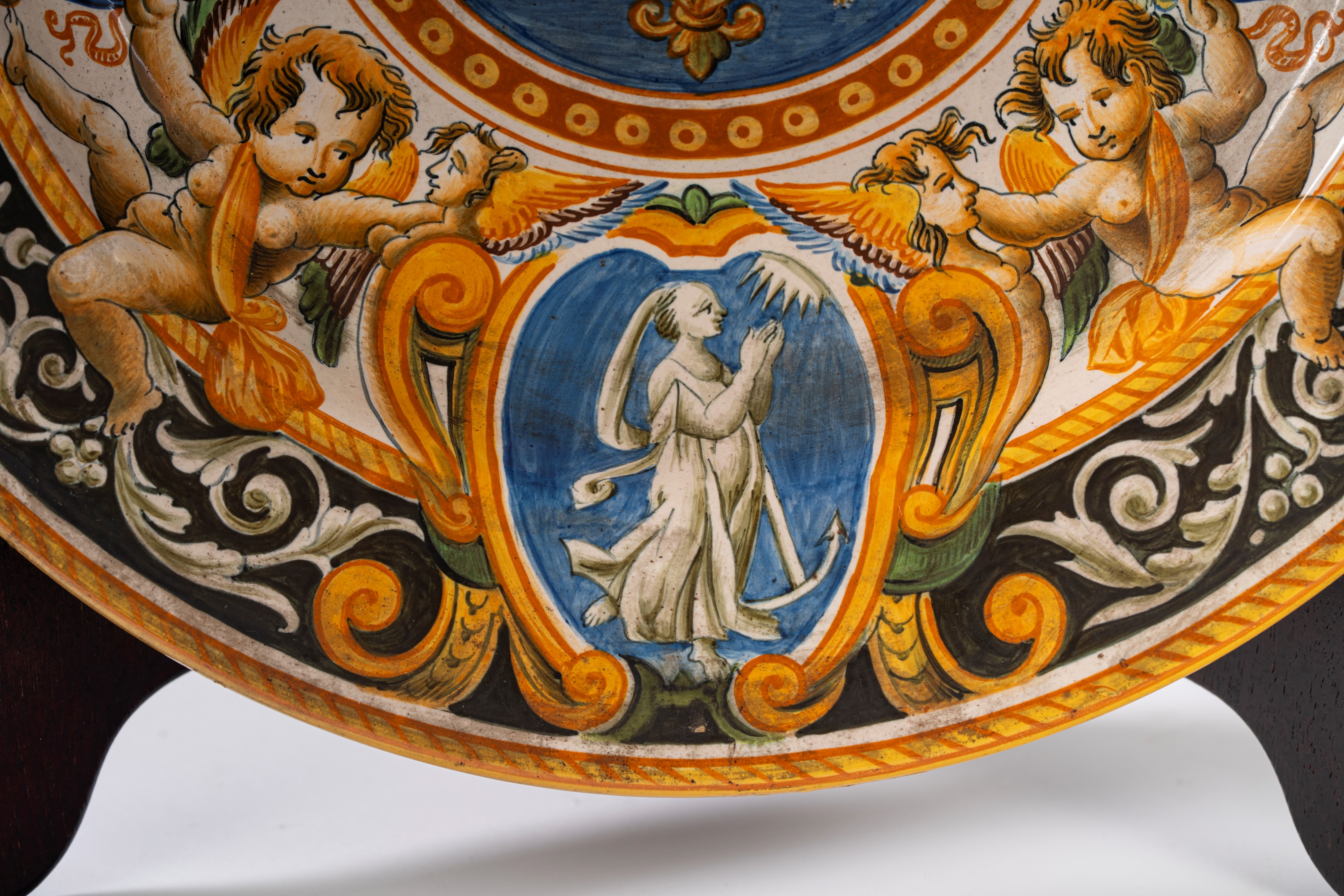 Piatto da parata in maiolica policroma, stile rinascimentale, fine XIX/XX secolo