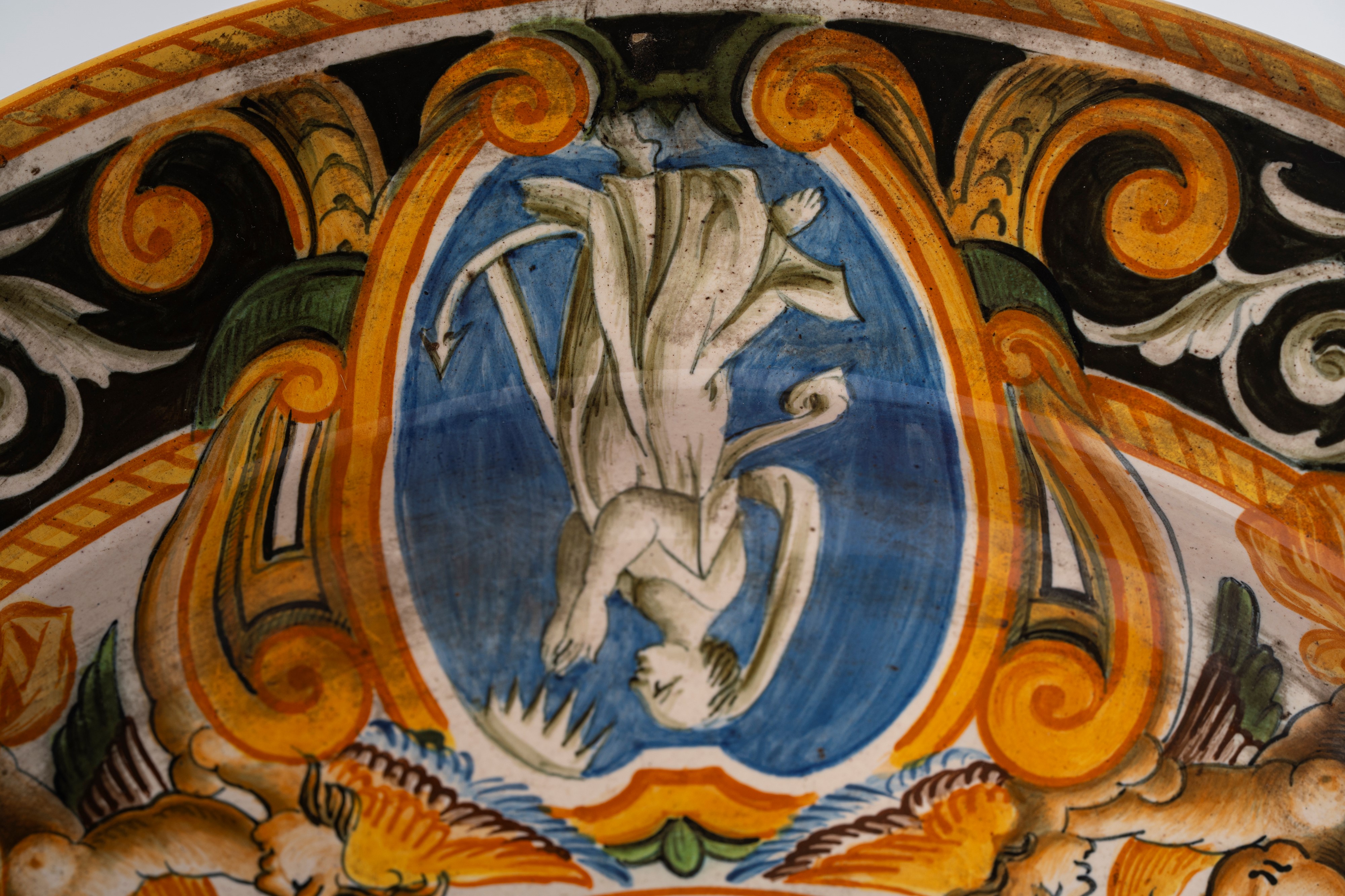 Piatto da parata in maiolica policroma, stile rinascimentale, fine XIX/XX secolo