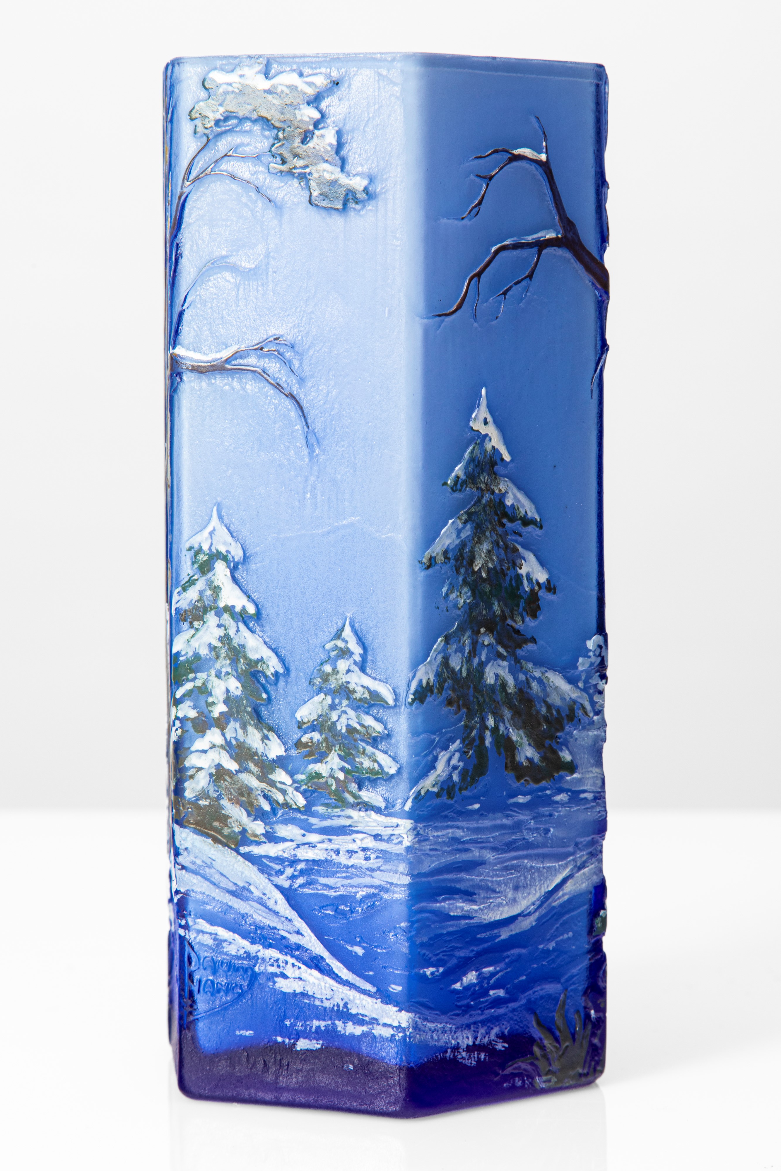 Daum Nancy - Vaso esagonale in vetro policromo con paesaggio invernale, 1910 circa
