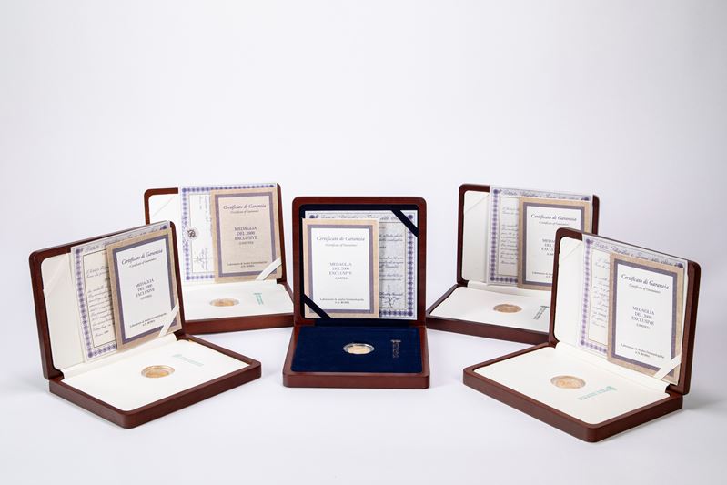 Lotto delle 5 medaglie della serie "2000 - III Millennio", serie speciale in edizione limitata.
