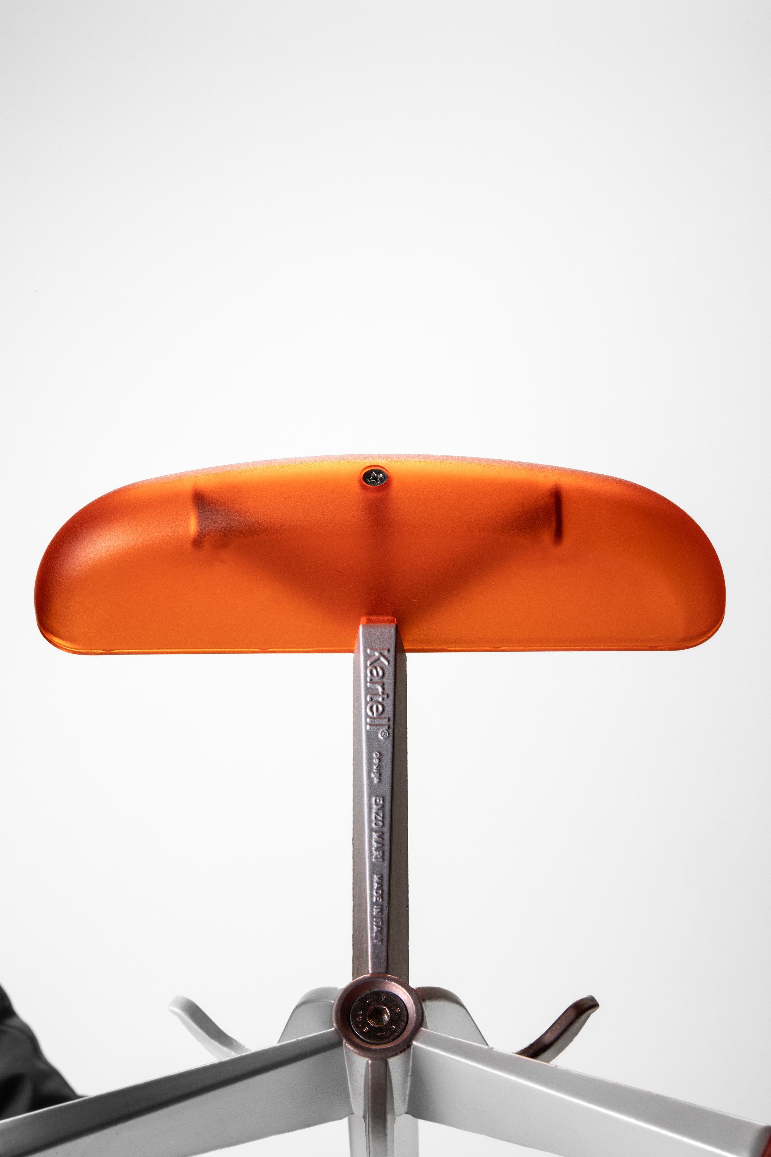 Appendiabiti modello 'Alta Tensione'