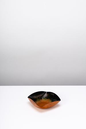 Coppa a smalti policromi su rame 